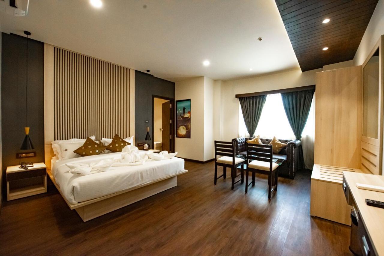 The Royal Palace Hotel 400703 นาวีมุมไบ ภายนอก รูปภาพ