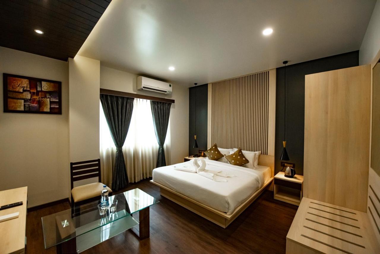 The Royal Palace Hotel 400703 นาวีมุมไบ ภายนอก รูปภาพ
